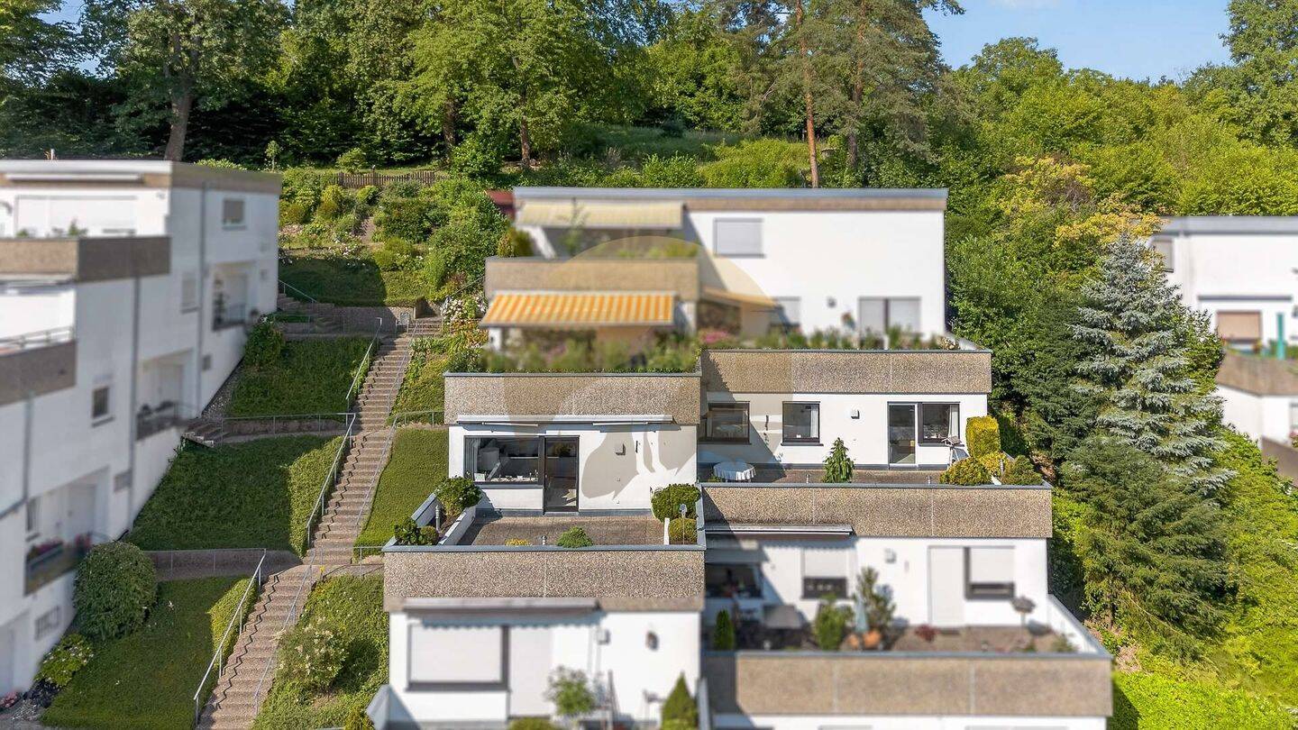 Großzügige Terrassenwohnung mit traumhaftem Weitblick am Waldrand von Baden-Baden, 76532 Baden-Baden