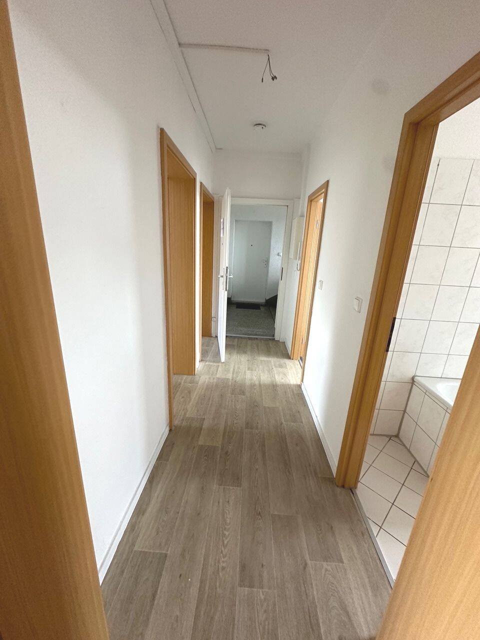 Schöne 3-4-Zimmer-Wohnung mit neuer EBK u. Balkon in Görlitz (Weinhübel), 2827 Görlitz