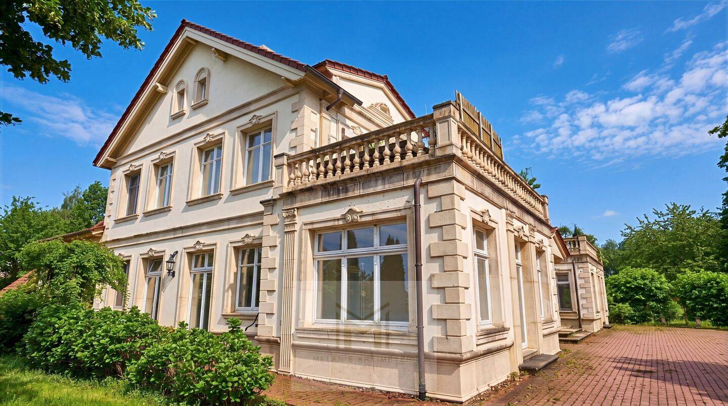 Melanie Kreimeyer präsentiert: Ein Herrenhaus, das Geschichte atmet – und in Versmold Maßstäbe setzt., 33775 Versmold
