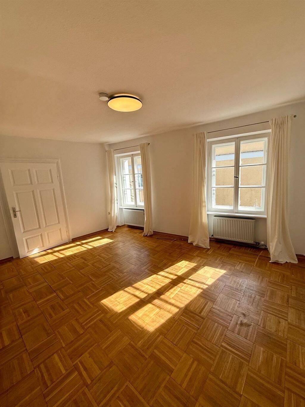 Charmante Altbau-Wohnung mitten in der Stadt Passau – auch ideal als WG geeignet!, 94032 Passau (Altstadt Haidenhof-Nord Haidenhof-Süd Innstadt)