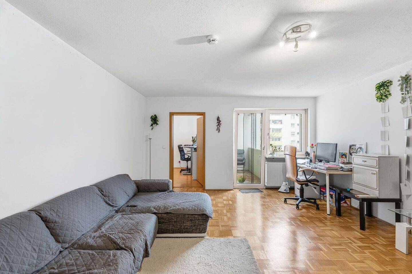 Helle 2 Zi Wohnung, Küche, Balkon, Garage, Stellplatz, 93053 Regensburg (Galgenberg Kasernenviertel Kumpfmühl-Ziegetsdorf-Neuprüll Oberisling-Graß)