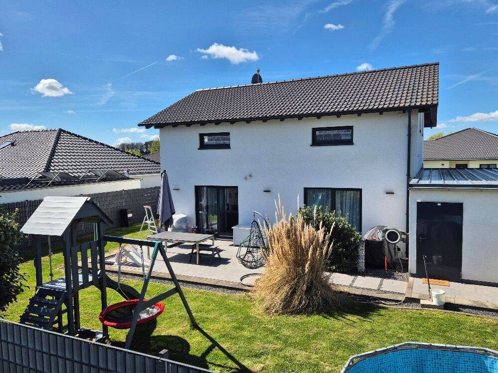 Modernes Familienglück in ruhiger Lage – energieeffizientes Einfamilienhaus mit Garten, Smart Home und Doppelgarage, 6188 Landsberg