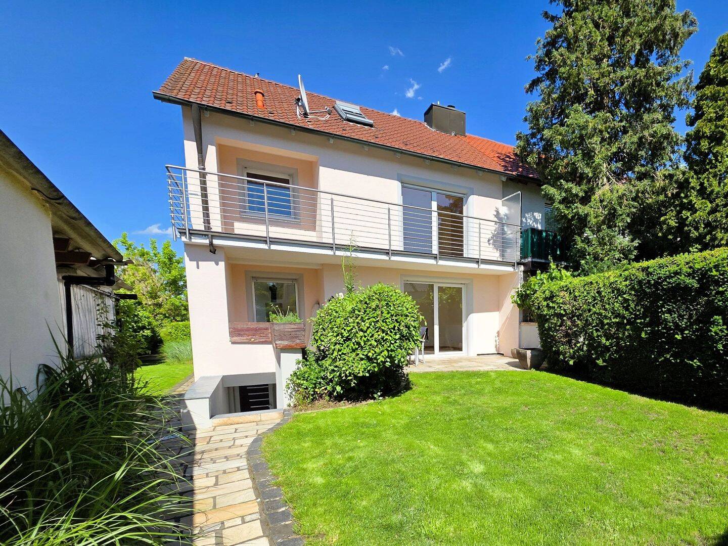 Wow! Tolles Reiheneckhaus mit Pool, zwei Terrassen, Garage zum sofortigen Bezug, 91126 Schwabach