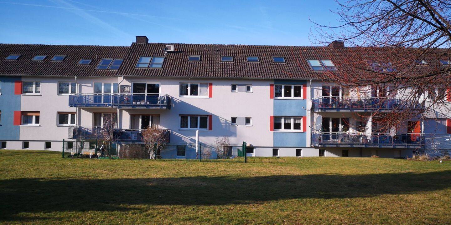 ZU VERKAUFEN: Dachgeschosswohnung in FH-Nähe mit 2 Zimmern, Keller und Stellplatznutzung, 59494 Soest