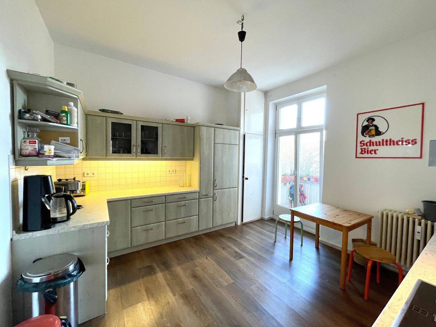Lichtdurchflutete 2-Zimmer-Wohnung mit Balkon und Blick auf Berlins Architekturgeschichte, 10243 Berlin (Friedrichshain-Kreuzberg Friedrichshain)