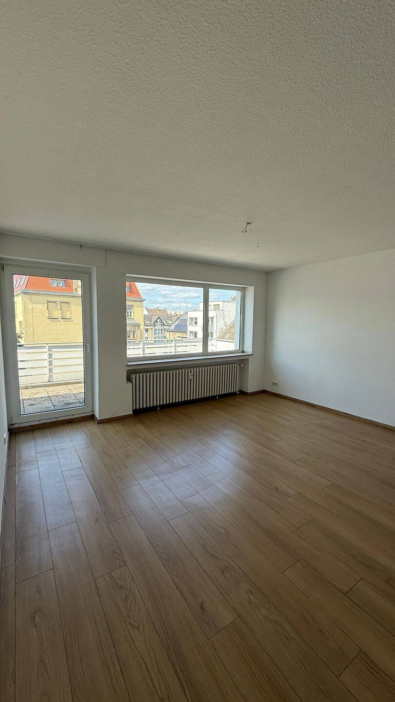 Renovierte 3-Zimmer-Wohnung mit Balkon und TG-Stellplatz, 47198 Duisburg (Alt-Homberg Hochheide)