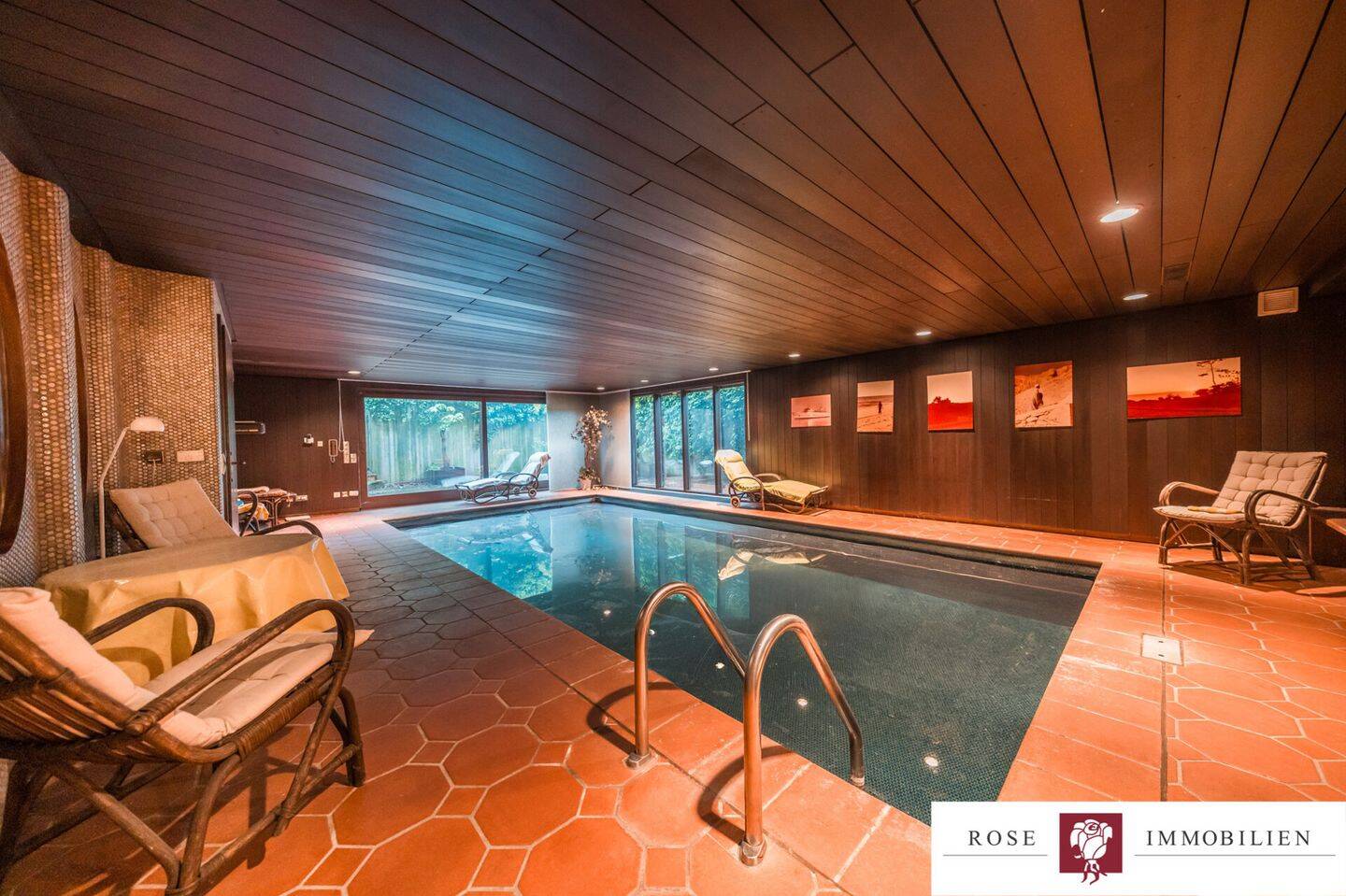 Aufgeteiltes Wohn- und Geschäftshaus mit Pool und Wellnesslandschaft in Schwaikheim, 71409 Schwaikheim