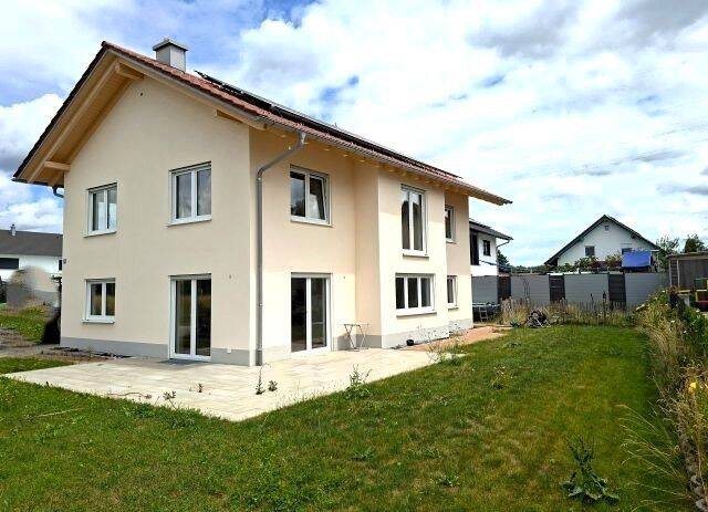 Modernes und bezugsfreies Einfamilienhaus mit Doppelgarage in 87666 Pforzen | Hier schlagen Familienherzen höher!, 87666 Pforzen