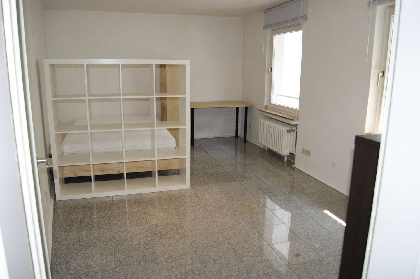 Am Dienstag 11.08.26 um 14:00 Uhr Besichtigung kommen Sie vorbei !!!! Sehr schöne 1 – Zimmer Wohnung , mit Flur Einbauschrank und Bad, 53111 Bonn (Nordstadt Zentrum Südstadt)