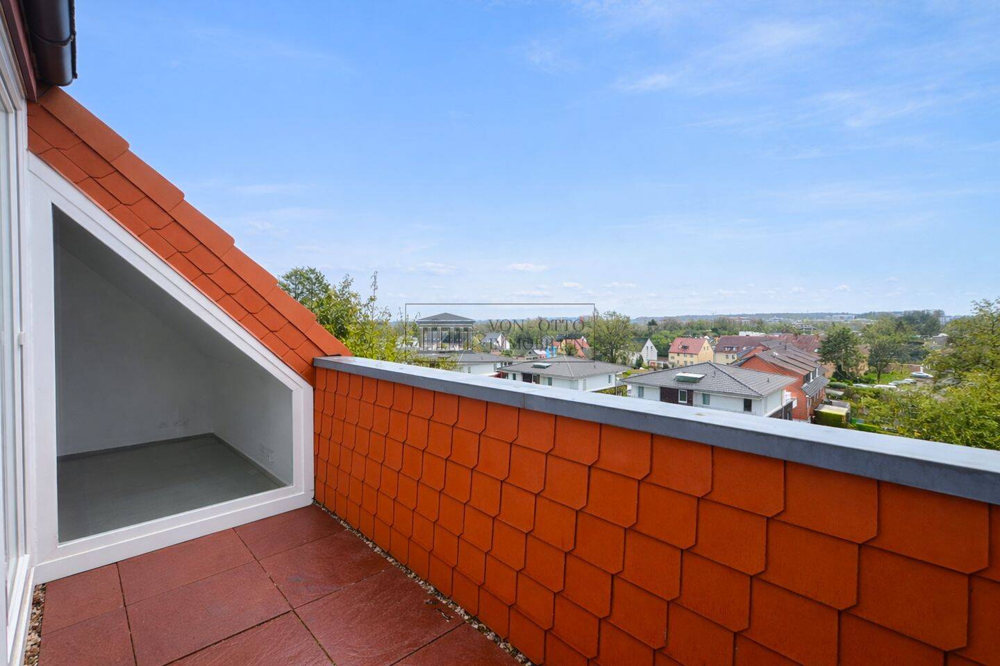 Weitblick inklusive – helles Dachgeschoss mit Zusatzebene, 25421 Pinneberg