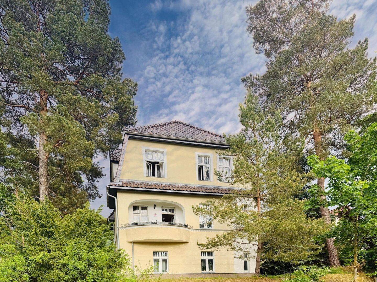 Repräsentative Altbauvilla mit drei Wohneinheiten auf traumhaftem Parkgrundstück, 16547 Birkenwerder