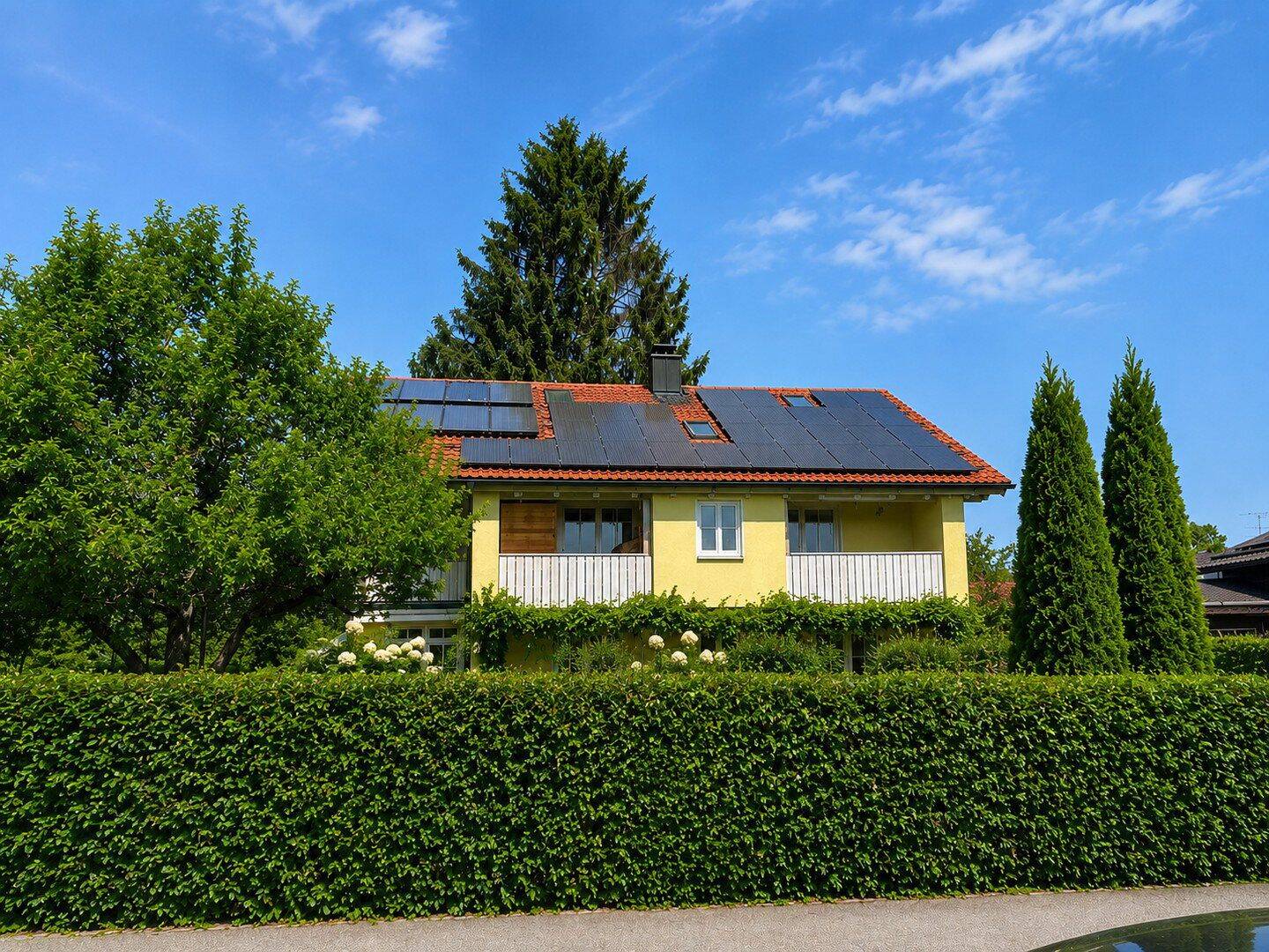 Liebevoll und großzügiges Einfamilienhaus mit Garten in Bernau am Chiemsee, 83233 Bernau a. Chiemsee (Bernau)