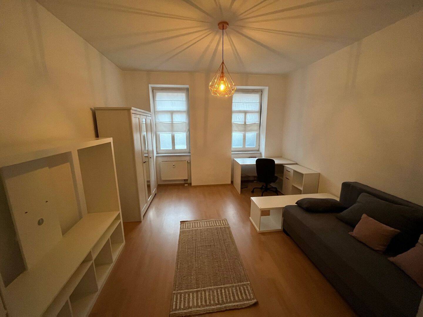 1 Raum Wohnung mit Laminat / Dusche in der Schwerinerstraße / Erfurter-Mühlenviertel, 99089 Erfurt (Altstadt Andreasvorstadt Berliner Platz Ilversgehofen Rieth)