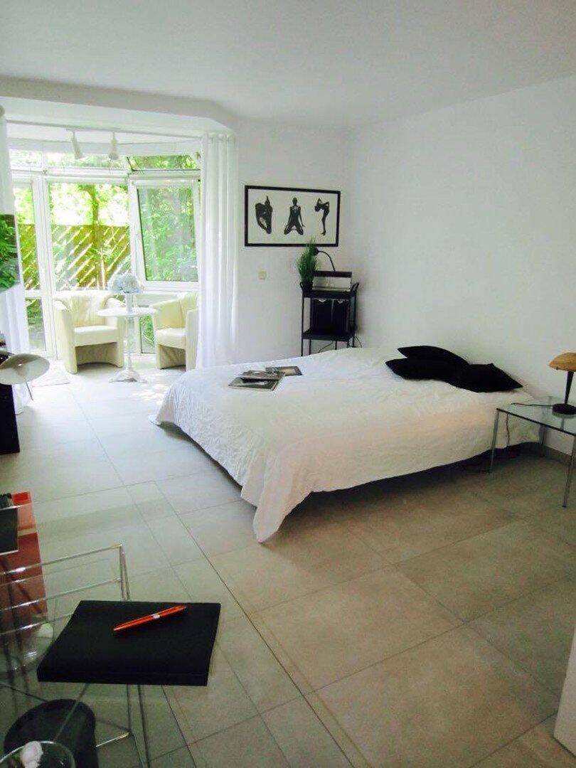Möbliertes Terrassen-Apartment in ruhiger Wohnanlage, 80538 München (Altstadt-Lehel Ludwigsvorstadt-Isarvorstadt Schwabing-Freimann)