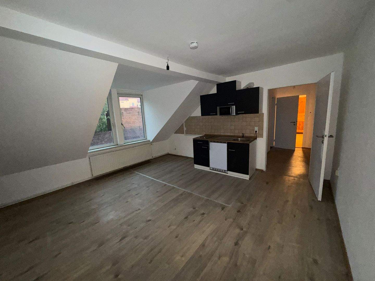 Schöne 2-Raum-Wohnung mit Einbauküche in Weißenfels – zentrale, ruhige Lage, 6667 Weißenfels