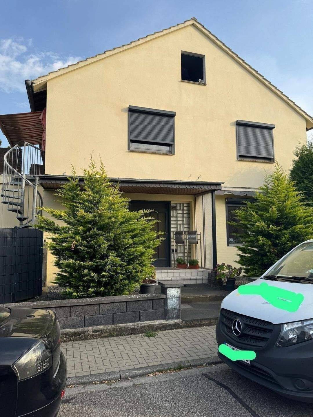 Dreifamilienhaus auf attraktivem Eckgrundstück in Kerpen Buir, 50170 Kerpen