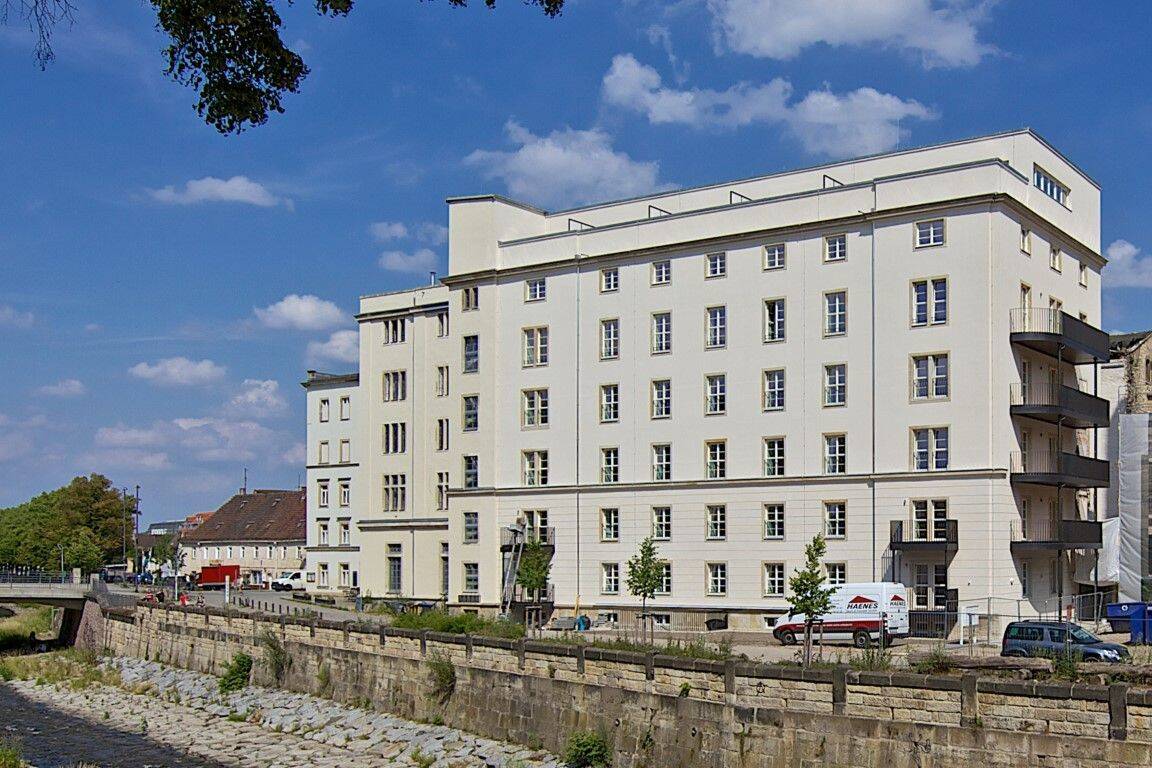 Wohnen mit Geschichte: Exklusive 4-Raum-Wohnung mit großer Terrasse in der sanierten Bienertmühle, 1187 Dresden