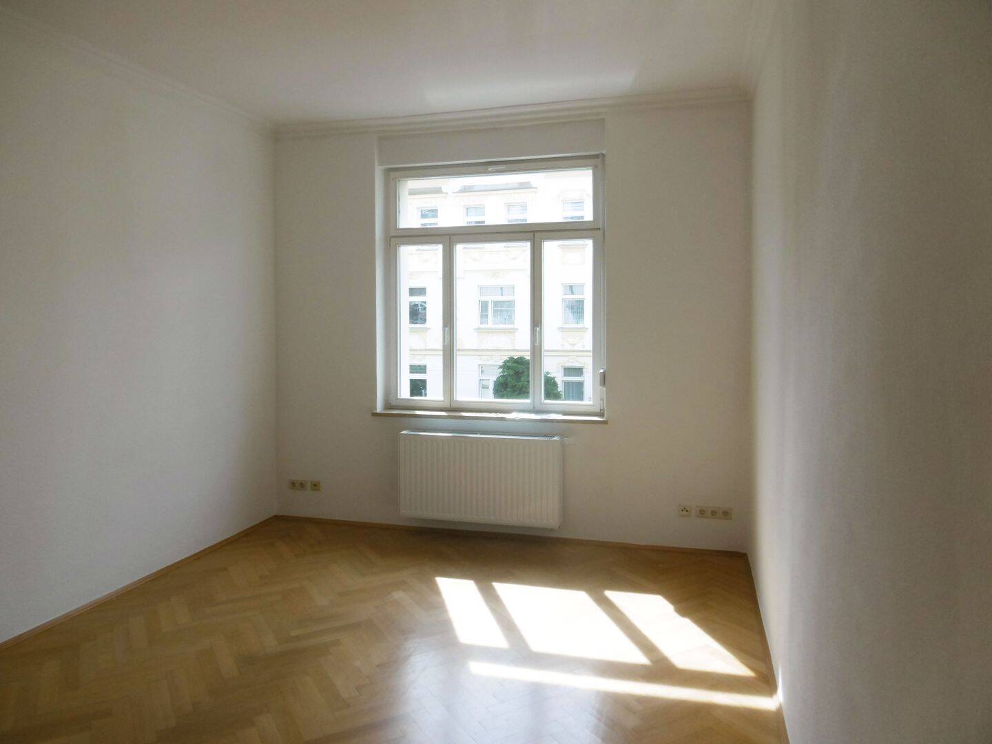 ruhige 2 Zimmer Altbauwohnung in Gera mit Balkon, 7548 Gera