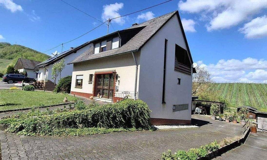 Idyllisches Wohndomizil mit großem Potenzial für Familien und Platzliebende, 54340 Leiwen