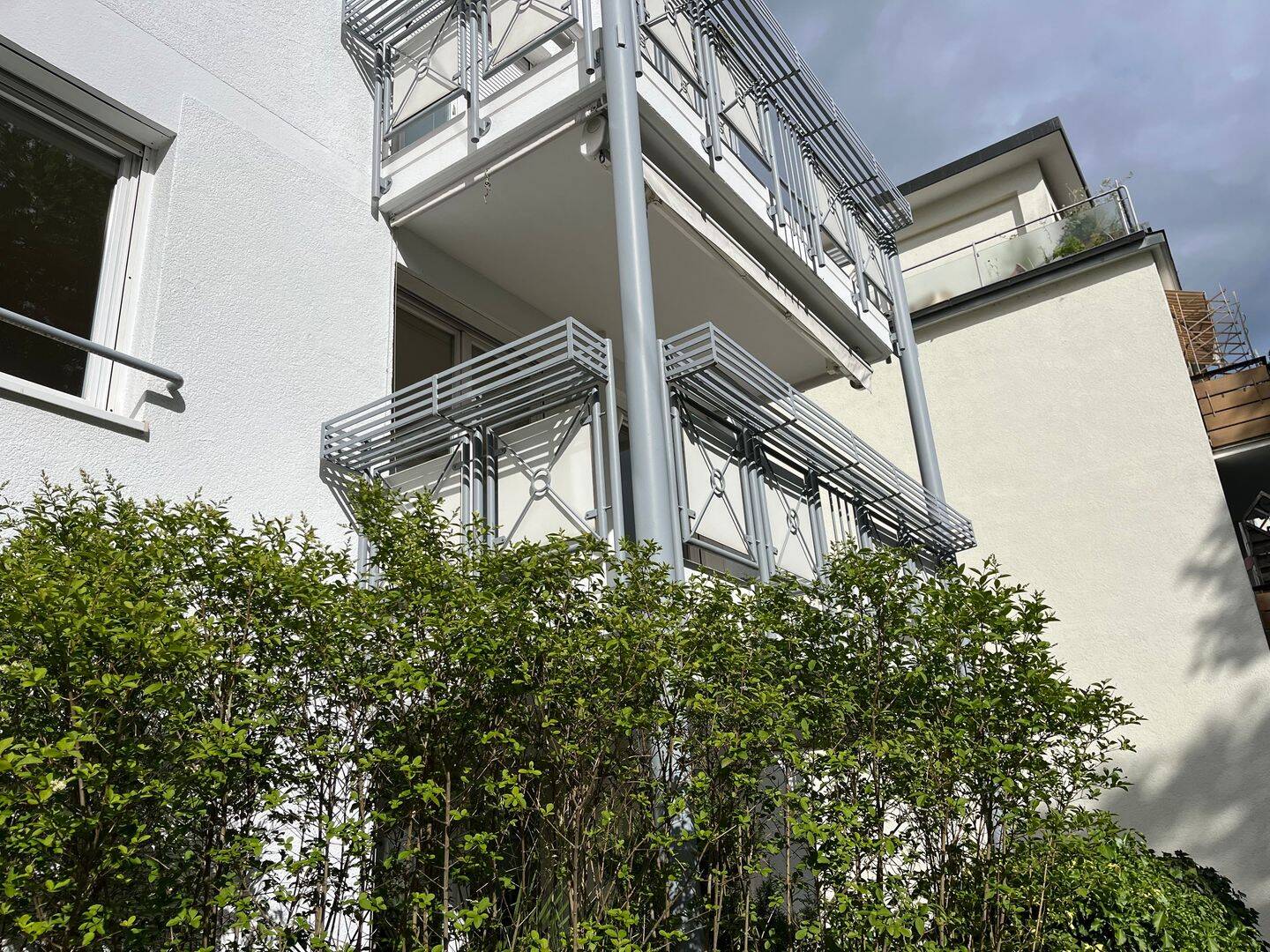 Innenstadt trifft auf Grün: 3-Zimmer-Wohnung mit Balkon und Einbauküche, zentral und dennoch ruhig, 70174 Stuttgart (Mitte Nord West)