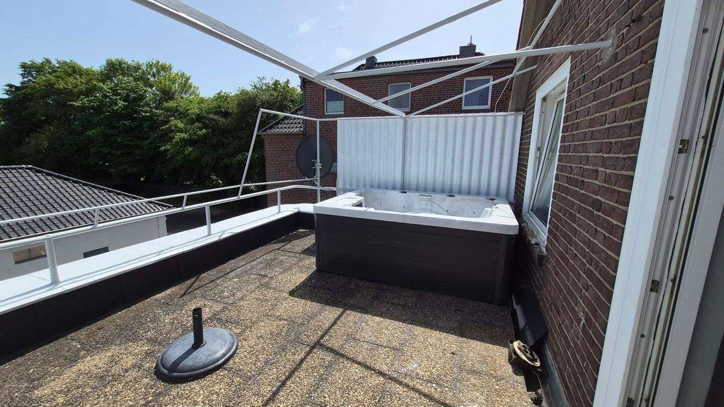 Großzügige Liegenschaft (5 Schlafzimmer)  mit Terrasse und Stellplatzangebot , Nähe Borussenpark !, 41069 Mönchengladbach (Dahl Hehn Holt Ohler)
