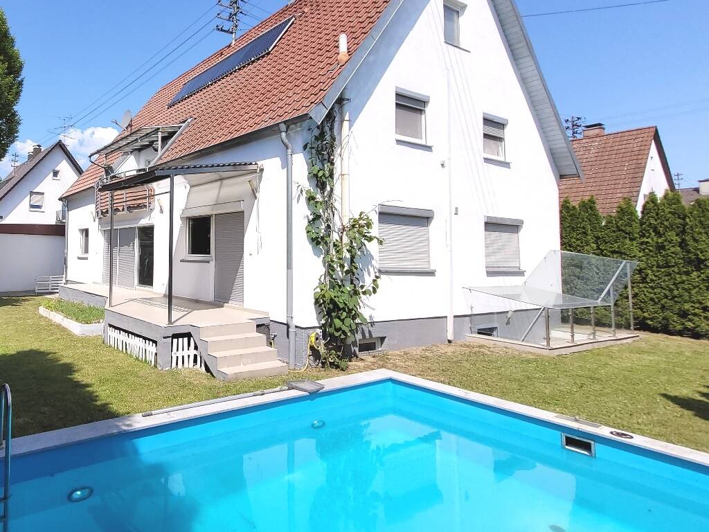 Wohntraum in Augsburg-Bärenkeller Ein- oder Zweifamilienhaus mit Pool, 86156 Augsburg (Bärenkeller Kriegshaber Oberhausen Pfersee)