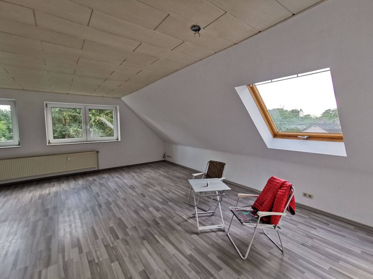 Renovierte Wohnung im OG eines 2 Familienhauses. Eigener Eingang, 29313 Hambühren