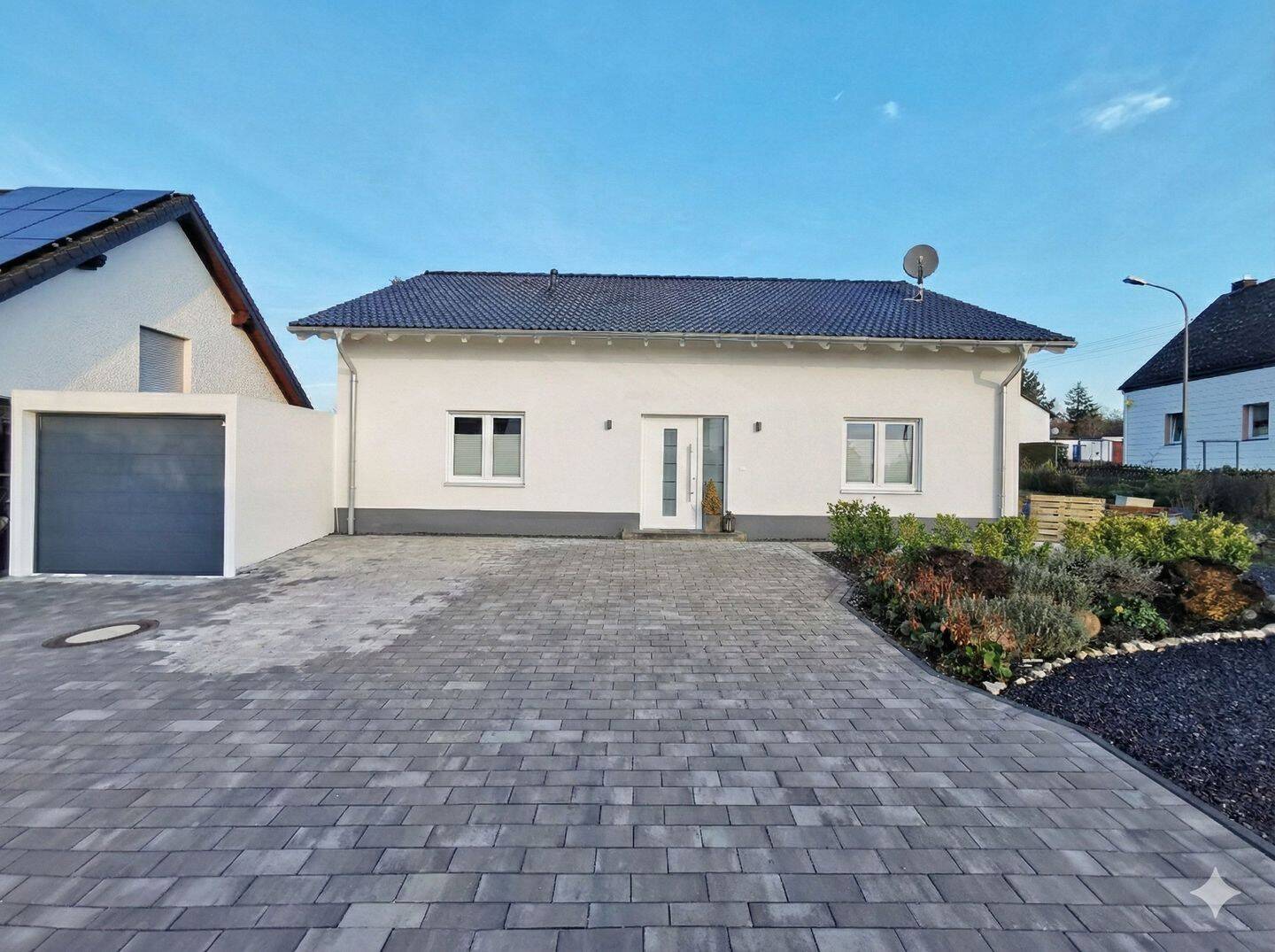 Neuwertiger KfW-55-Massivbungalow · Dez. 2022 · 117 m² · A+ · Provisionsfrei · Vulkaneifel, 54578 Basberg