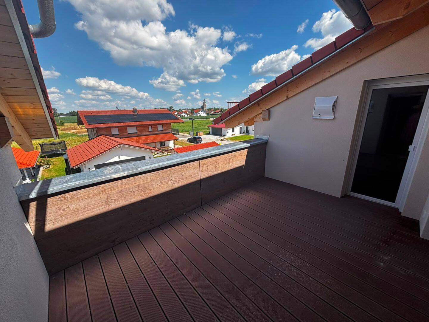 Charmante 2-Zimmer-Wohnung mit viel Platz – inkl. Tiefgaragenstellplatz, Einbauküche und sonniger Loggia, 84550 Feichten a.d. Alz