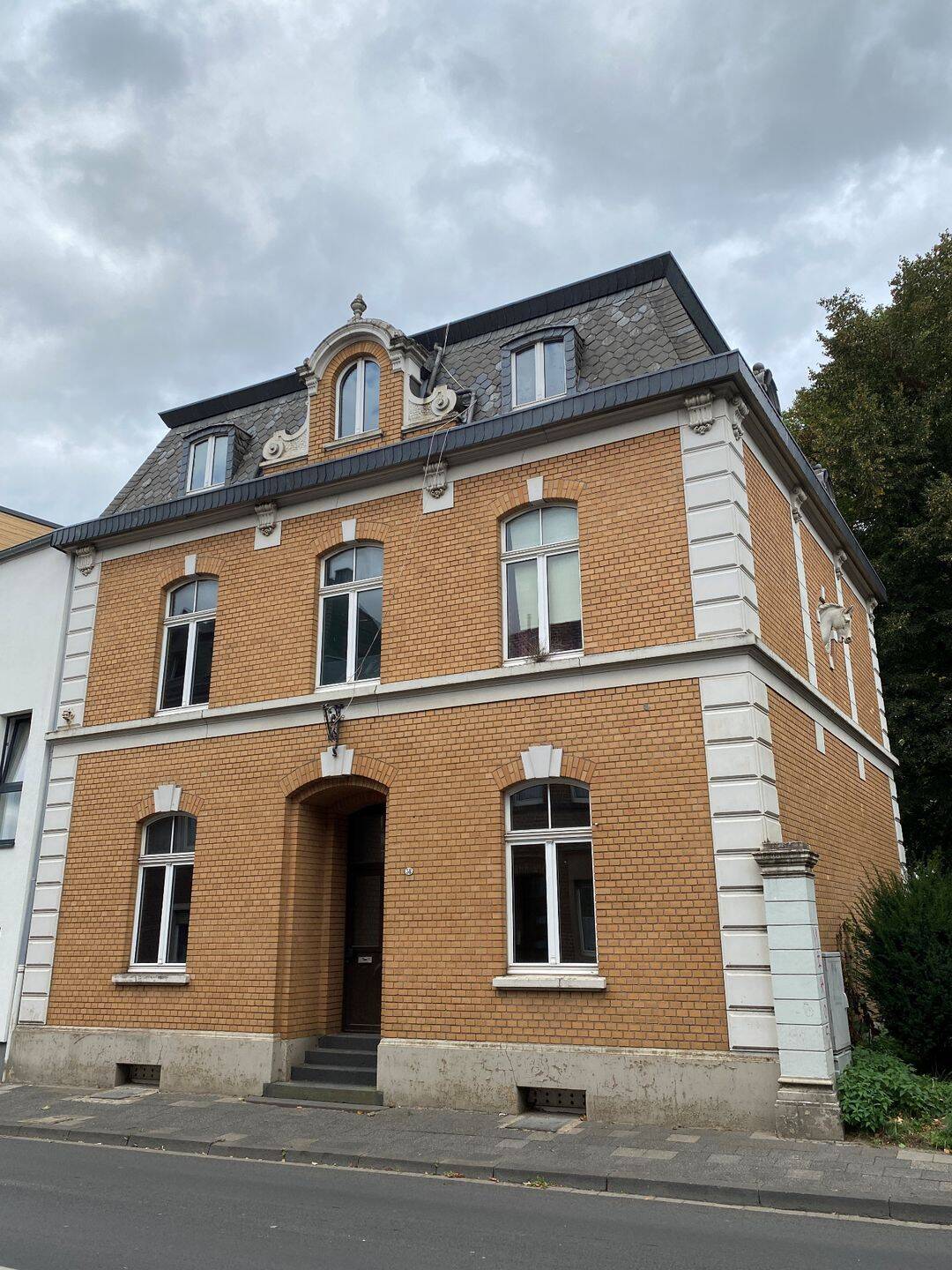 Charmante Altbau-Stadtvilla mit zugehöriger Gewerbeeinheit, 41747 Viersen