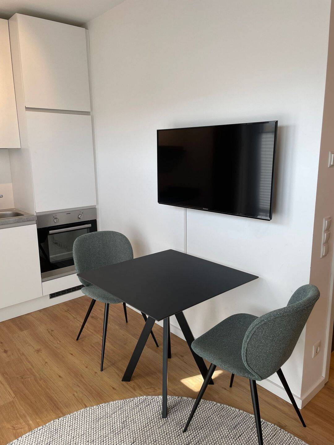 Vollmöblierte 1-Zimmer-Wohnung inkl. EBK und Balkon | verfügbar ab sofort!, 12529 Schönefeld