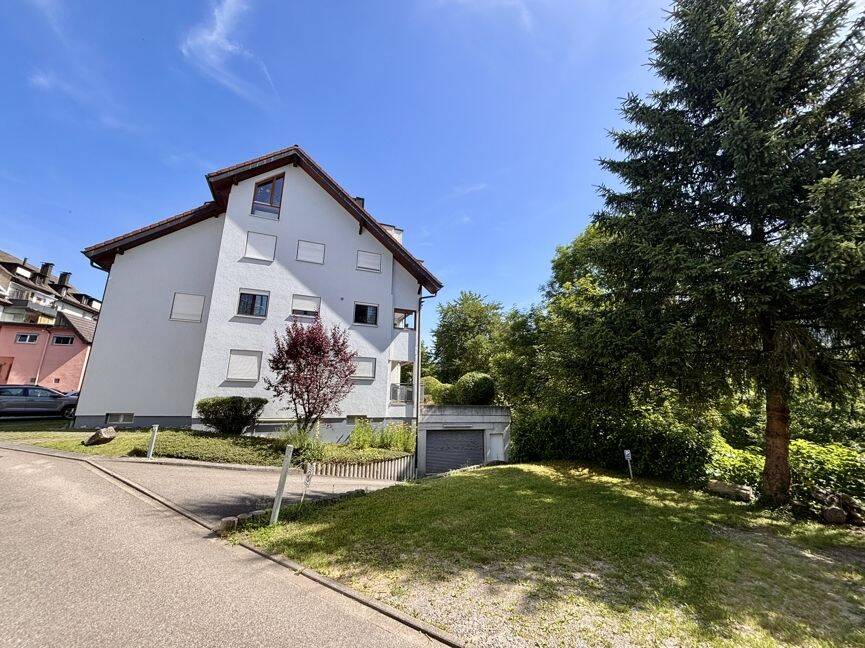 Schnuckelige 2-Zimmerdachgeschosswohnung | Balkon, Keller & Tiefgarage, 79664 Wehr