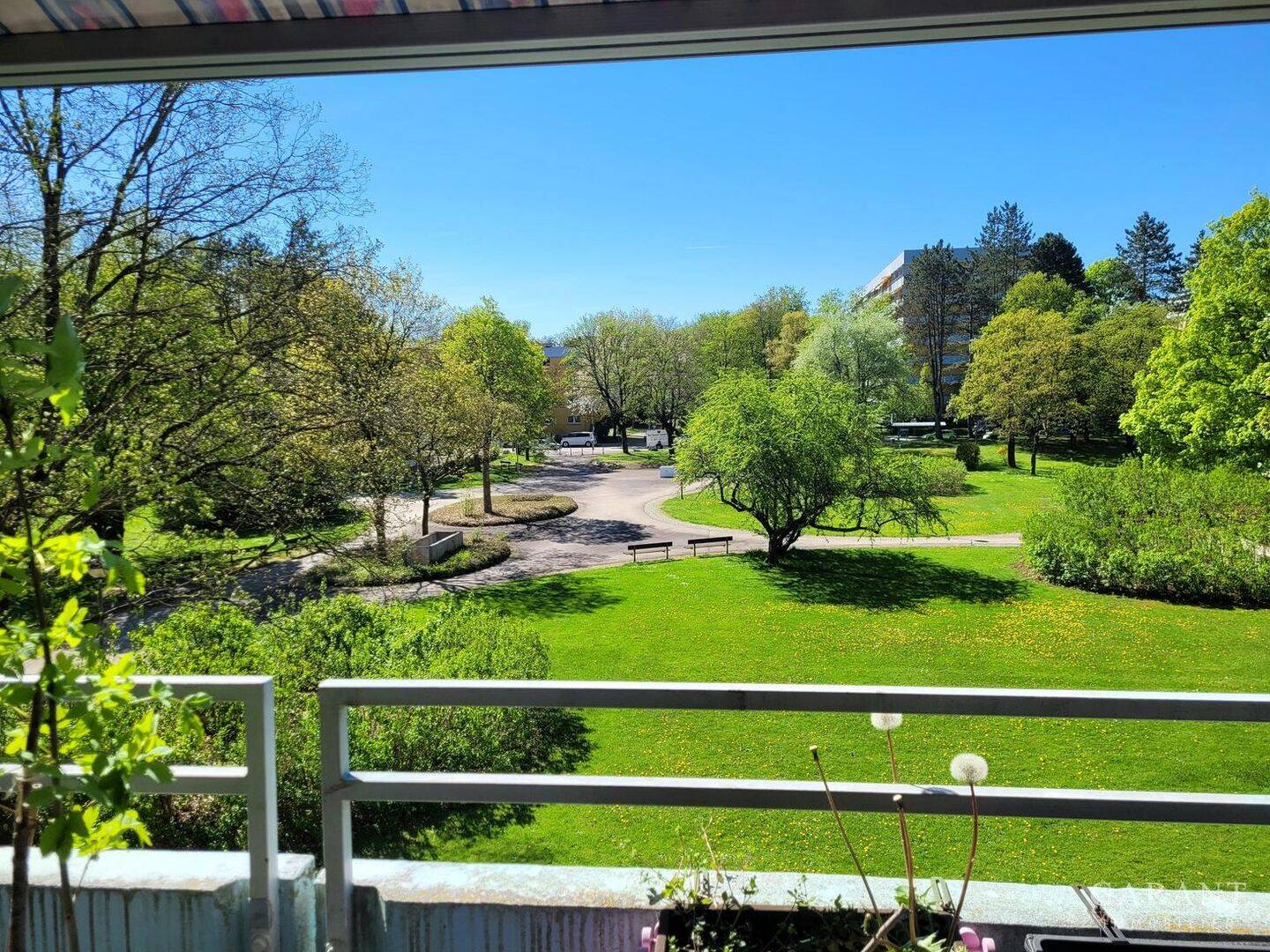 Sonniges und helles 3 Zimmer Juwel direkt am Ostpark – Tiefgaragenstellplatz inklusive – frei !, 81735 München (Berg am Laim Ramersdorf-Perlach Trudering-Riem)