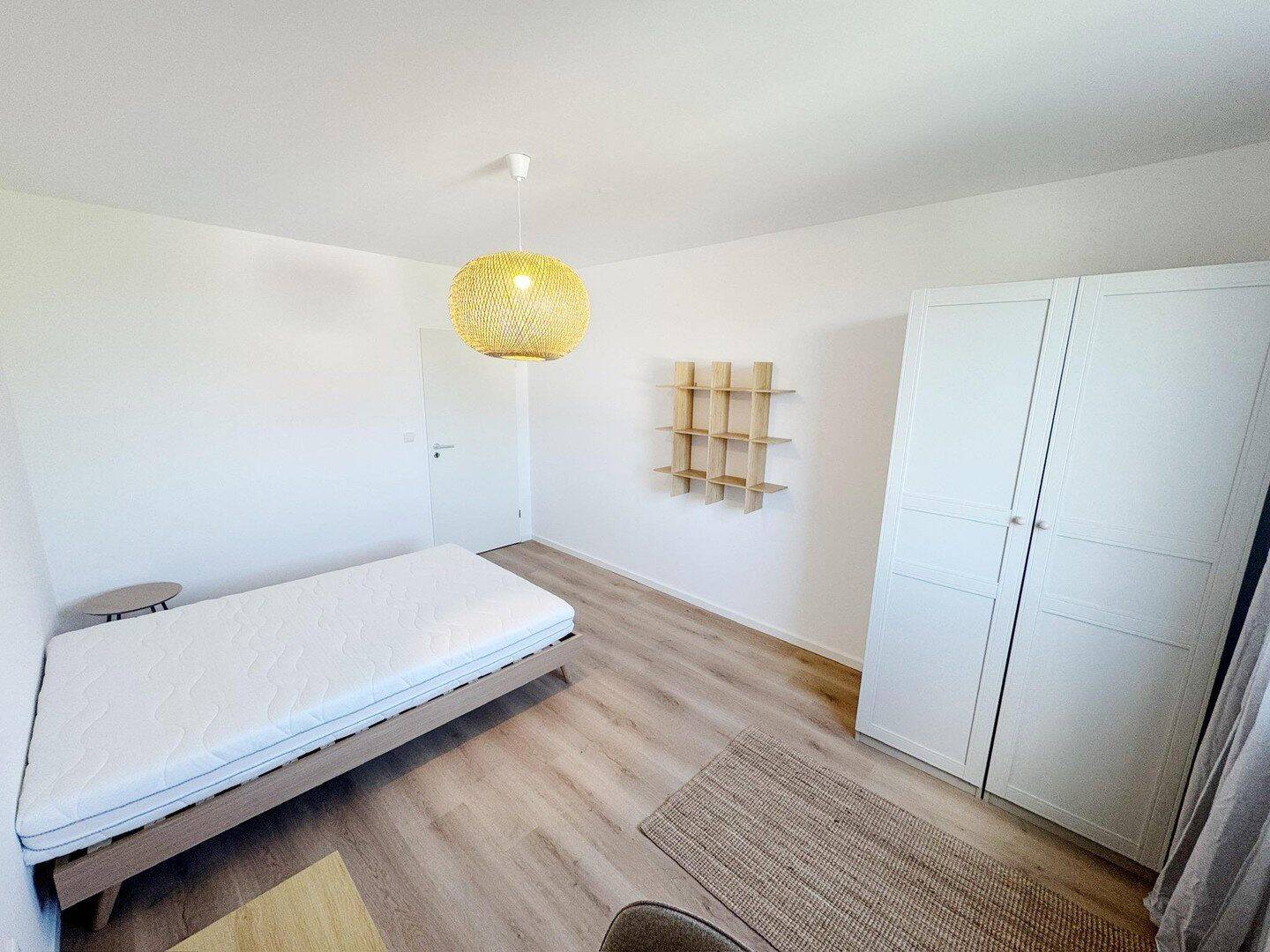 Helles WG Zimmer (saniert / vollmöbliert), 80997 München (Allach-Untermenzing Moosach Pasing-Obermenzing)