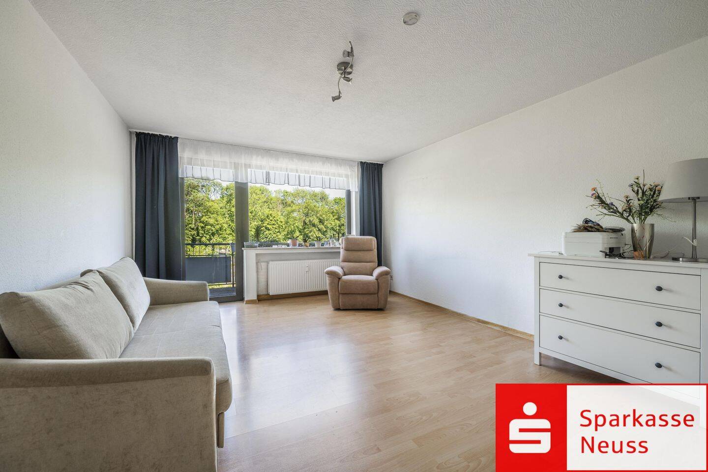 Charmante 2-Zimmer-Wohnung mit Balkon und herrlichem Weitblick, 41460 Neuss