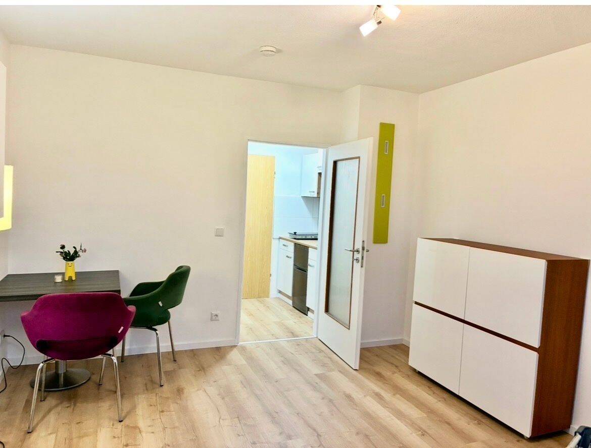 Erstbezug nach Sanierung! Möbliertes Apartment für Pendler und Studenten in Erlangen!
Unweit von Siemens, Uni und Innenstadt!, 91058 Erlangen (Bruck Eltersdorf Erlangen-Süd Sebaldussiedlung Tennenlohe)