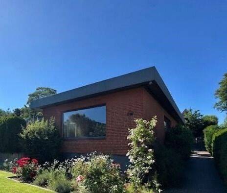 Charmanter Bungalow mit 198 m² Wohn/Nutzfläche in begehrter Lage von Bad Schwartau, 23611 Bad Schwartau