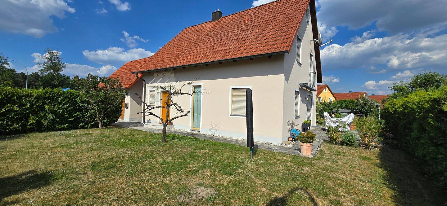 Gepflegtes Einfamilienhaus mit Garten, Doppelgarage & Kamin – 145 m² Wohnfläche, 93142 Maxhütte-Haidhof