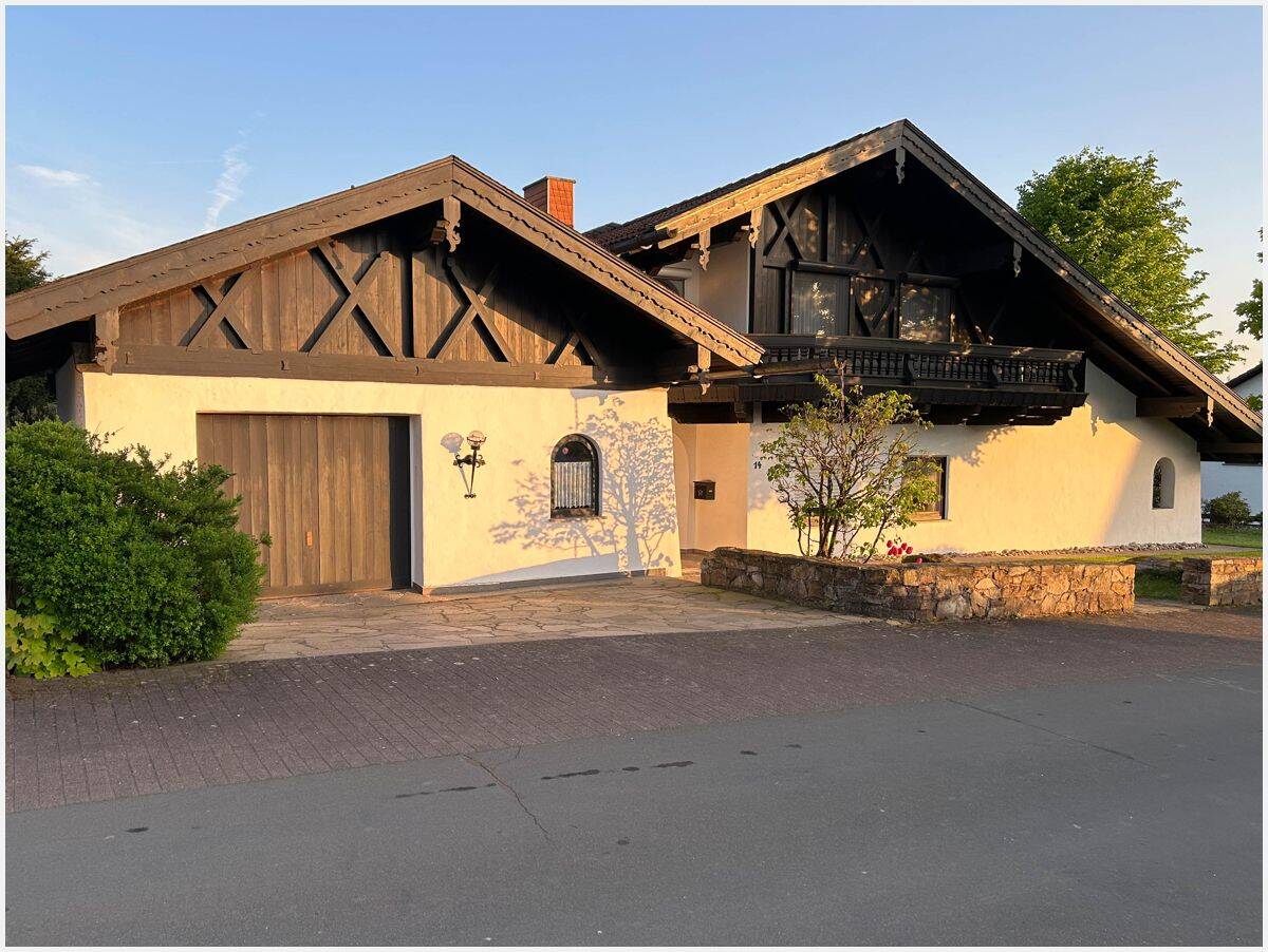 Großes Einfamilienhaus im bayrischen Landhausstil in Grünberg – Harbach, 35305 Grünberg