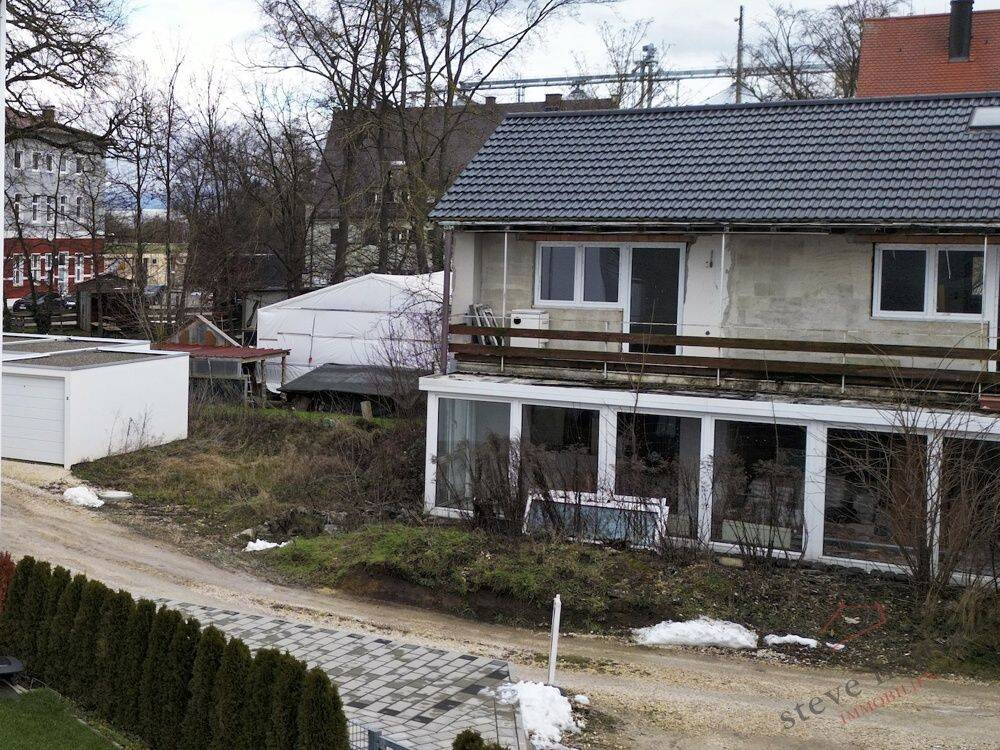 Sanierungsbedürftiges Wohnhaus mit zwei Einheiten und Garagengrundstücken., 89415 Lauingen (Donau)