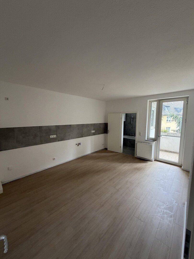 Erstbezug nach Kernsanierung | 3 Zimmer | Große Wohnküche | Loggia | WG-geeignet, 45138 Essen (Huttrop Südostviertel)