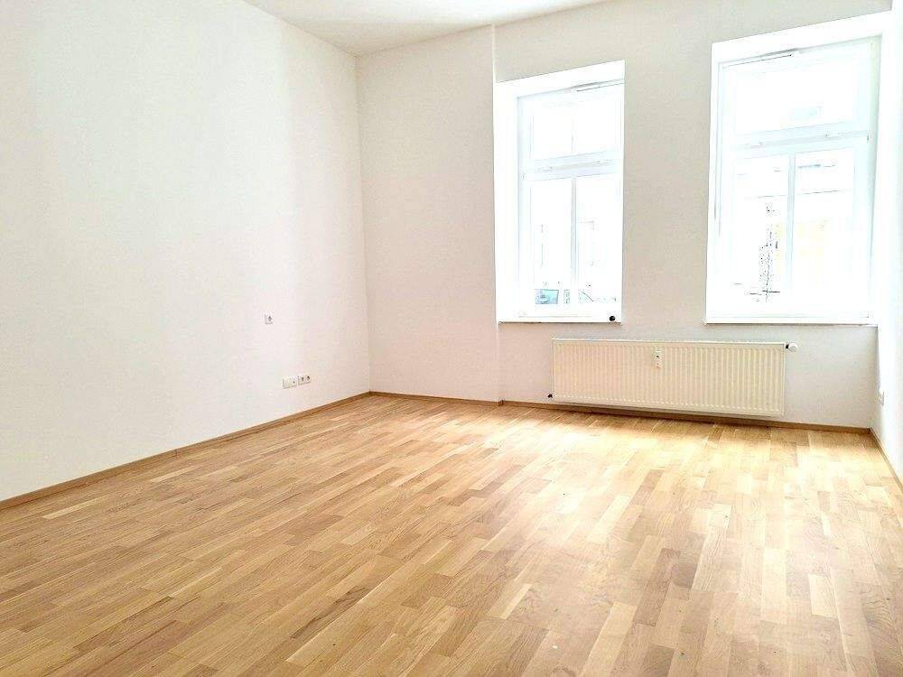 !! 4-Zimmer-Wohnung in ruhiger Nebenstraße mit Balkon und PKW-Stellplatz !!, 9130 Chemnitz (Hilbersdorf Sonnenberg Yorckgebiet Zentrum)