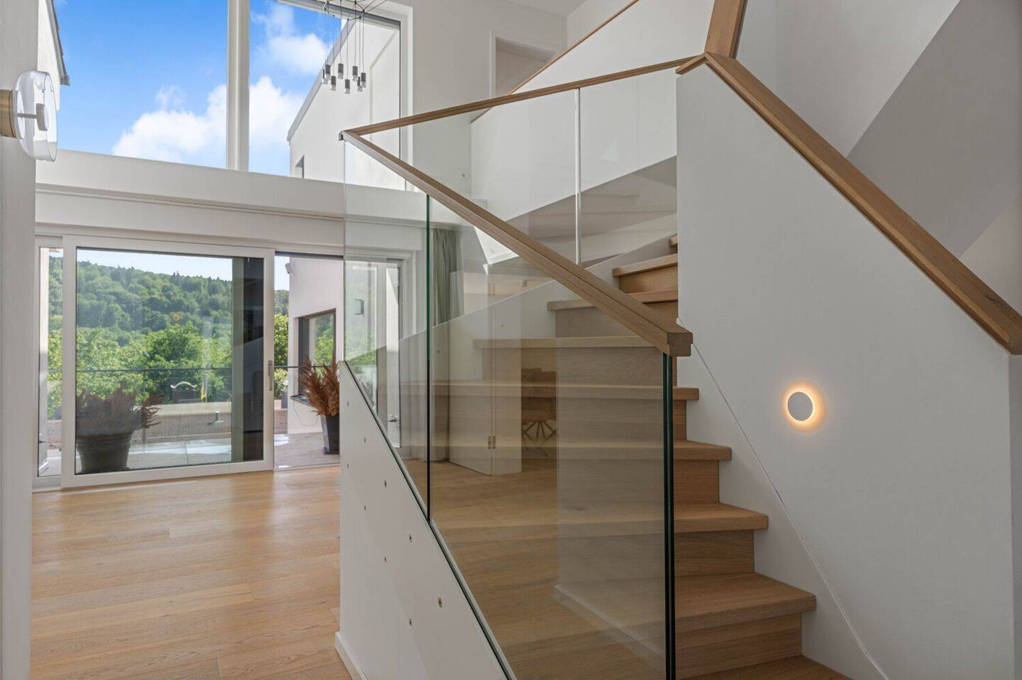 Exklusives Wohnen im Grünen – luxuriös saniertes Einfamilienhaus mit Wellnessbereich & Einliegerwohnung, 34327 Körle