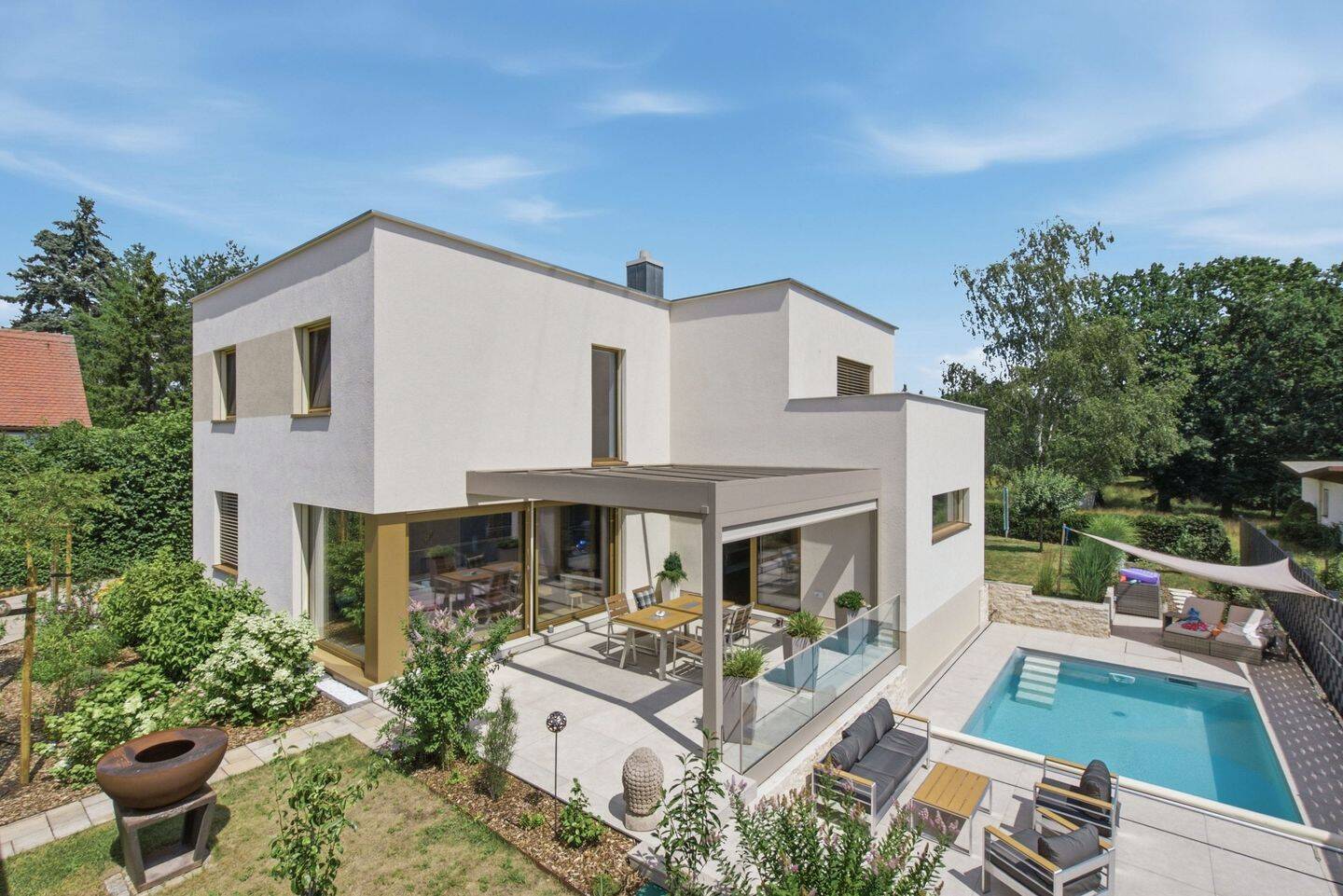 Licht. Raum. Lebensqualität. – Hochwertiges Einfamilienhaus mit Pool, Kamin und Premium-Ausstattung, 1109 Dresden (Dresdener Heide Hellerau/Wilschdorf Hellerberge Industriegebiet Klotzsche Klotzsche)