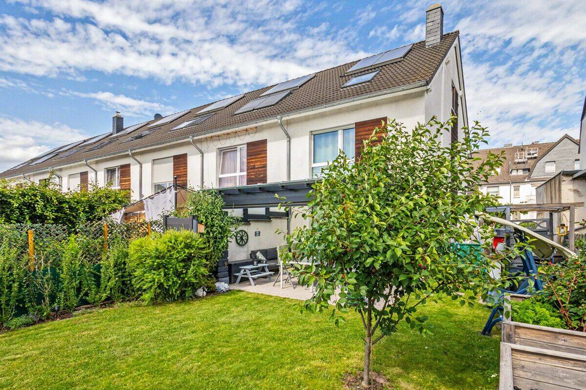 Junges und freiwerdendes Reihenendhaus mit moderner Ausstattung und Süd-Garten in Leverkusen-Manfort, 51377 Leverkusen (Alkenrath Manfort Schlebusch Steinbüchel)