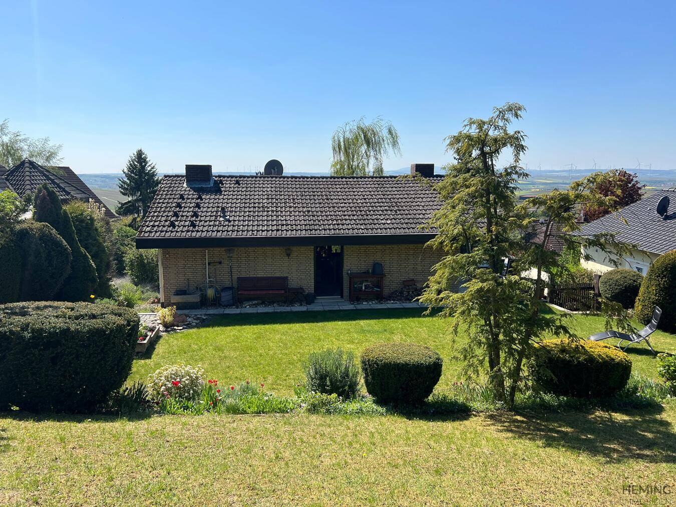 HEMING-IMMOBILIEN – Einfamilienhaus mit Einliegerwohnung und Gartenjuwel in bester Lage von Vendersheim, 55578 Vendersheim