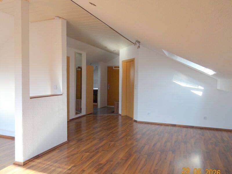 Großzügige, helle 2 Zimmer DG-Wohnung mit EBK in Aalen-Dewangen, 73434 Aalen