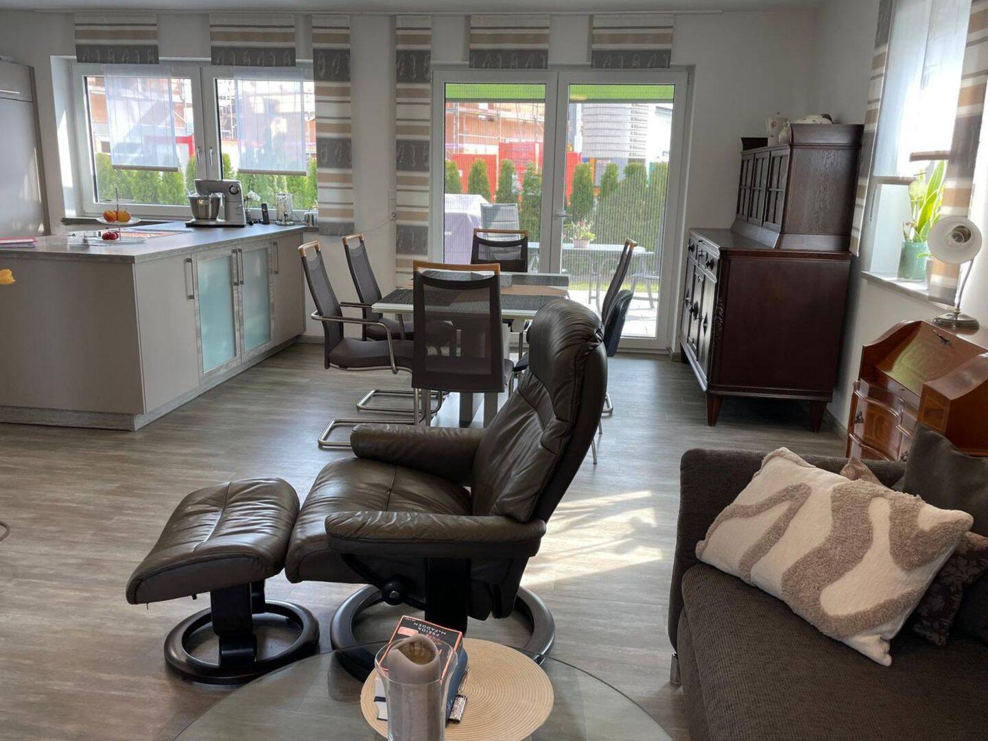 Modernes Einfamilienhaus mit Doppelgarage und schönen Garten in Schwandorf, 92421 Schwandorf