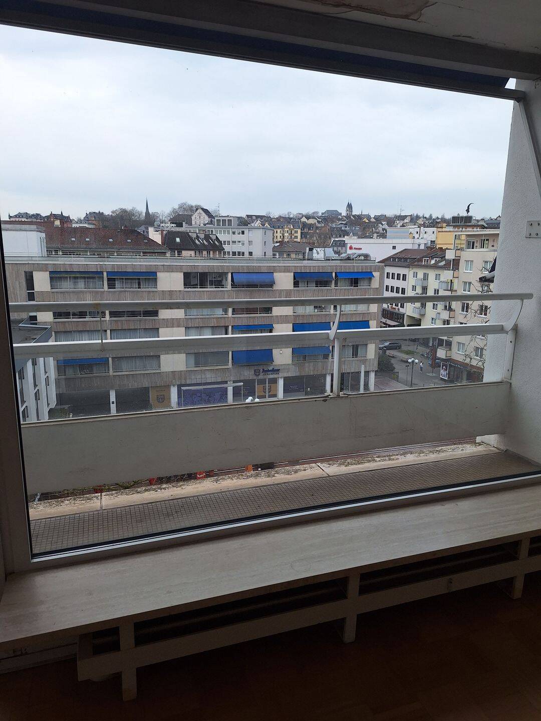 Top-Lage: Teilmöbliertes Appartement Blickrichtung Kaiser-Friedrichplatz, 5. OG mit Balkon und Aufzug, 65183 Wiesbaden (Wiesbaden)