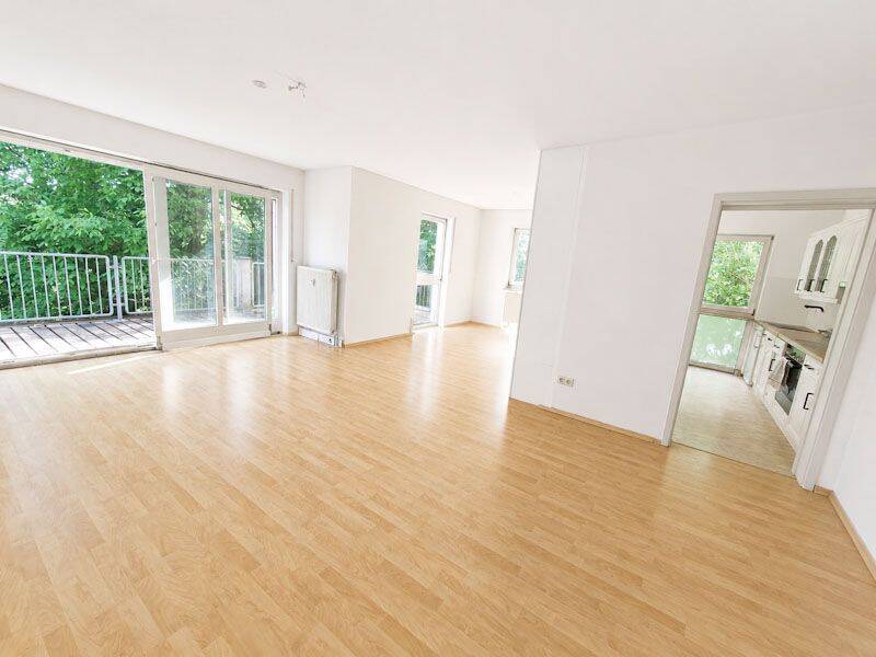 Natur pur, lichte Vierzimmerwohnung mit großem Balkon und Terrasse im 3-Familienhaus, 90518 Altdorf b. Nürnberg